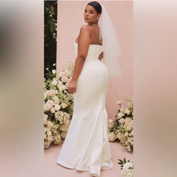 House of CB - INES IVORY STRAPLESS CORSET BRIDAL GOWN - LIMITED EDITION - Picture 7 of 12